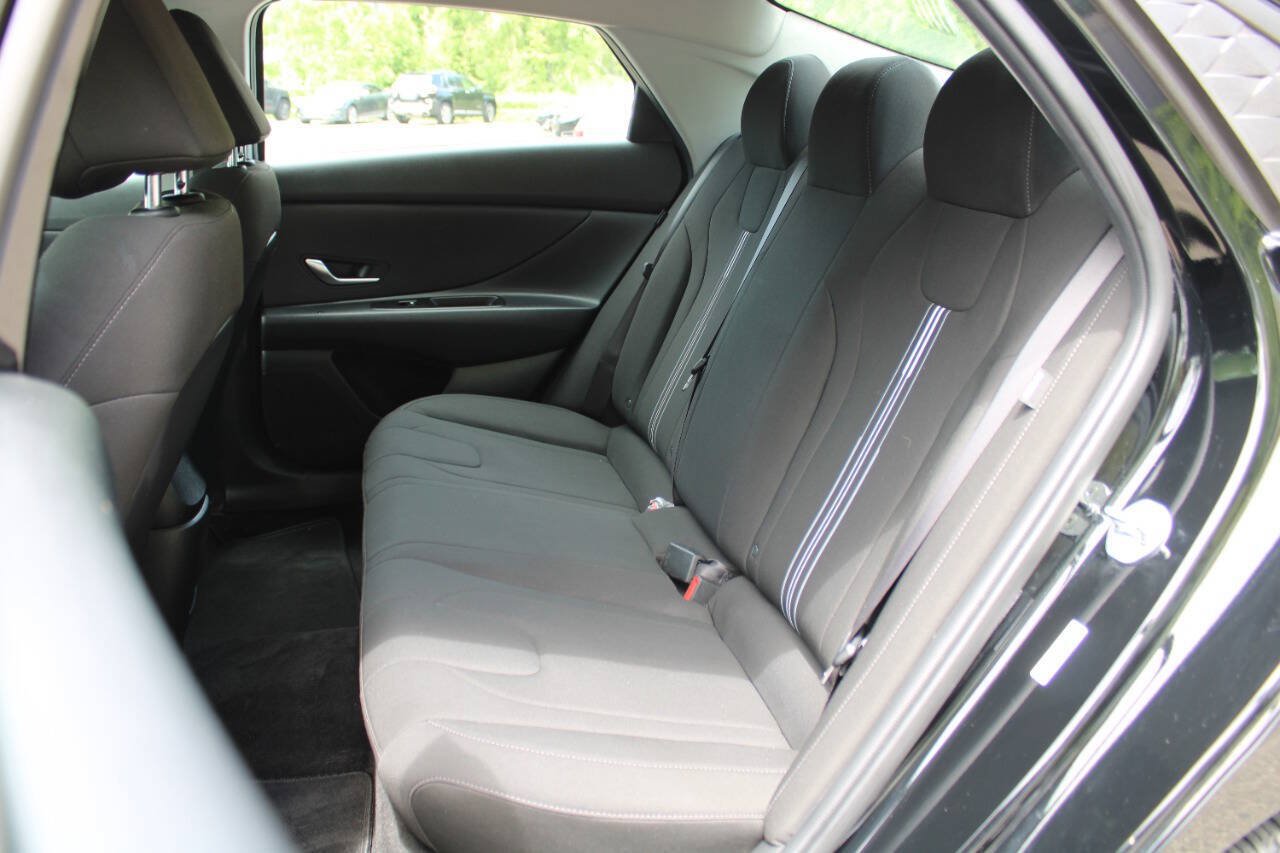 Used 2024 Hyundai Elantra SEL FWD image 26