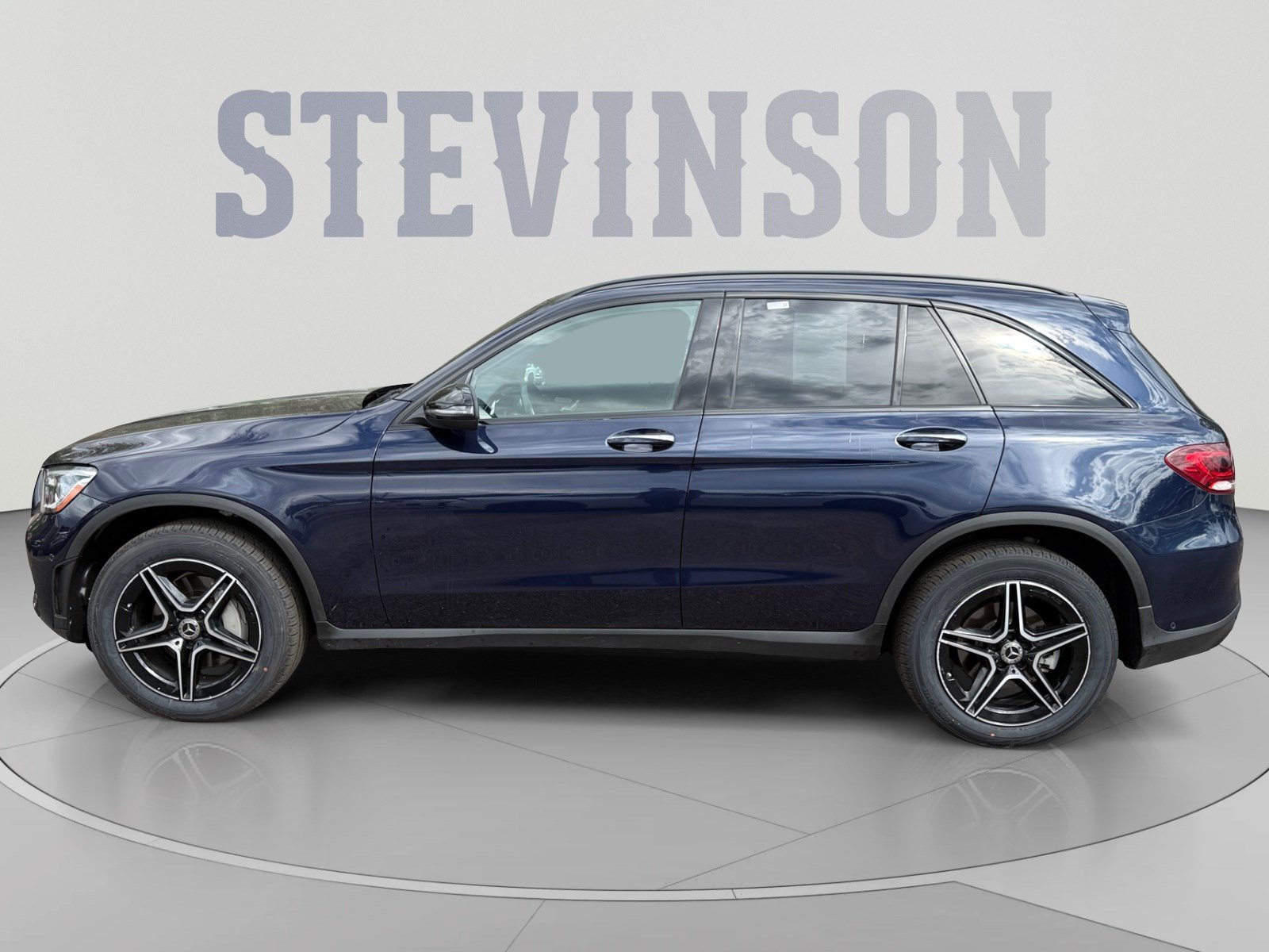 Used 2021 Mercedes-Benz GLC 300 4MATIC image 2