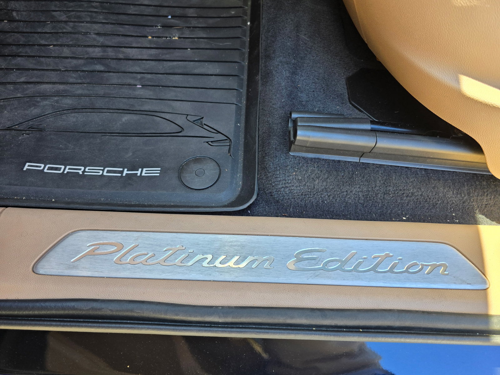 Used 2022 Porsche Cayenne Platinum Edition w/ Premium Package Plus image 38