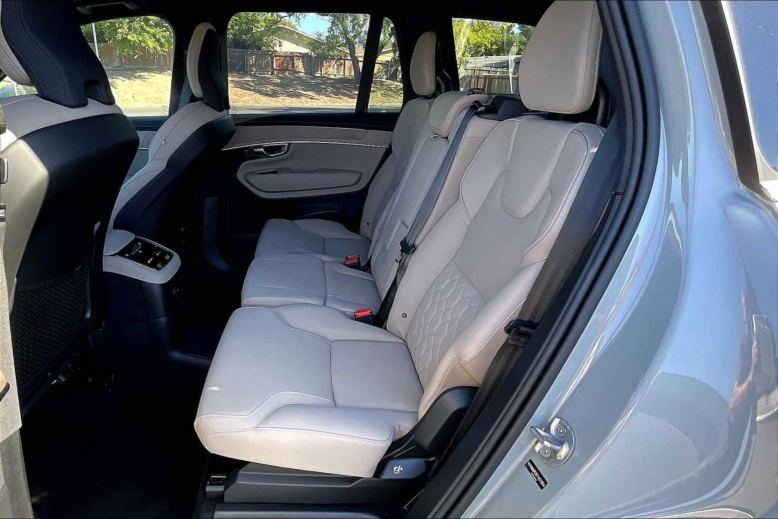 New 2026 Volvo XC90 T8 Plus image 12