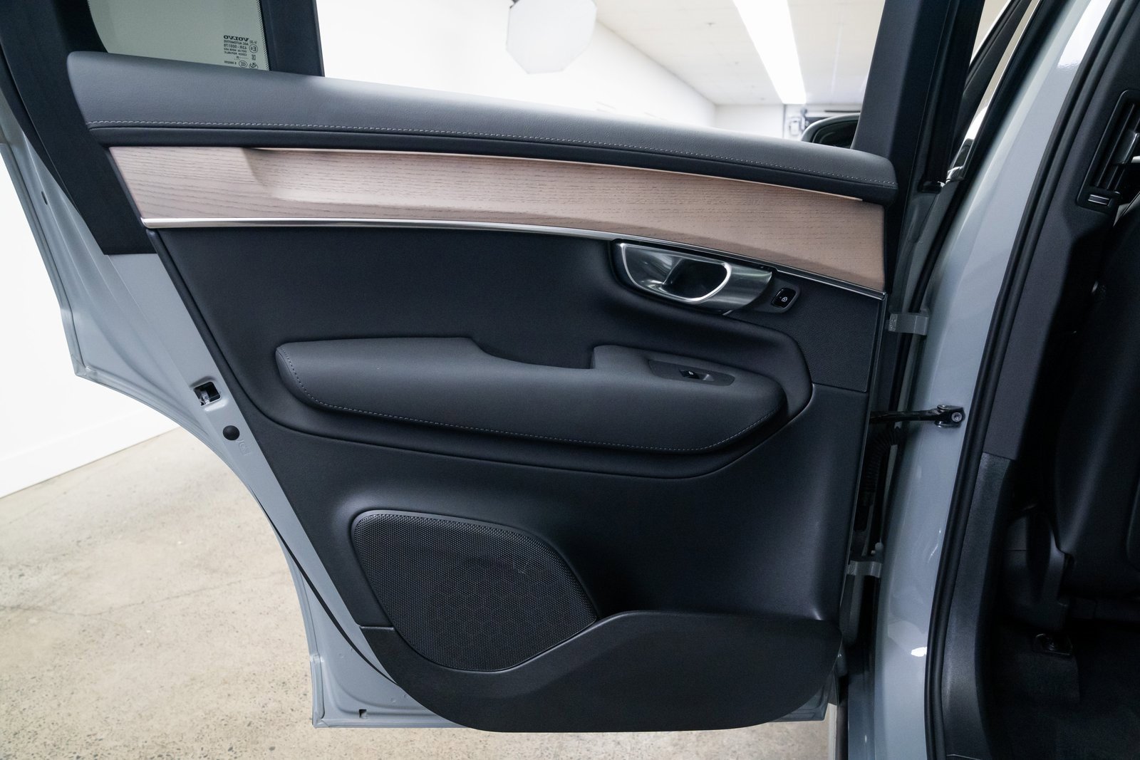 Used 2025 Volvo XC90 B6 Plus image 18