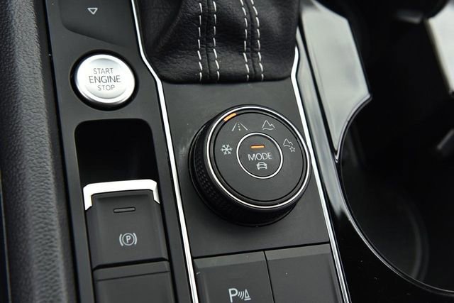 Used 2023 Volkswagen Atlas SE w/ Black Wheel Package image 17