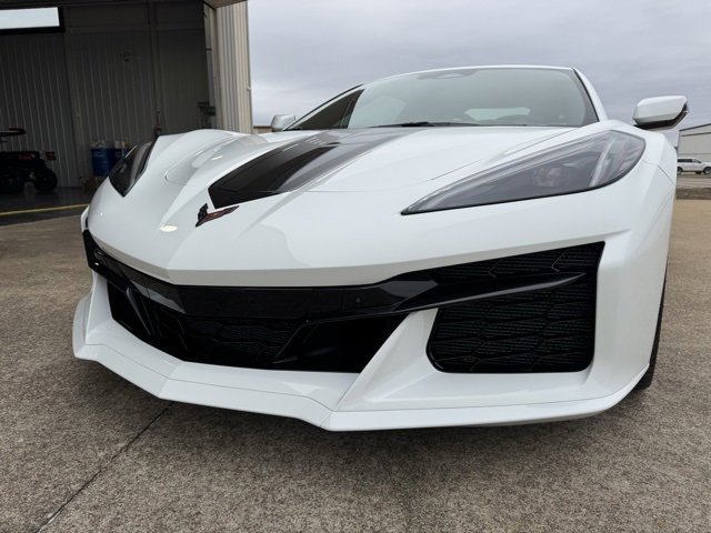 Used 2025 Chevrolet Corvette Z06 image 2