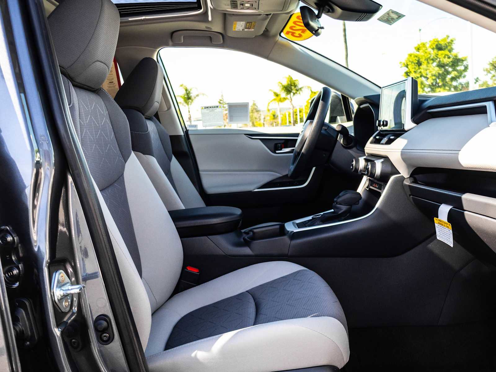 Used 2025 Toyota RAV4 XLE w/ Convenience Package image 18