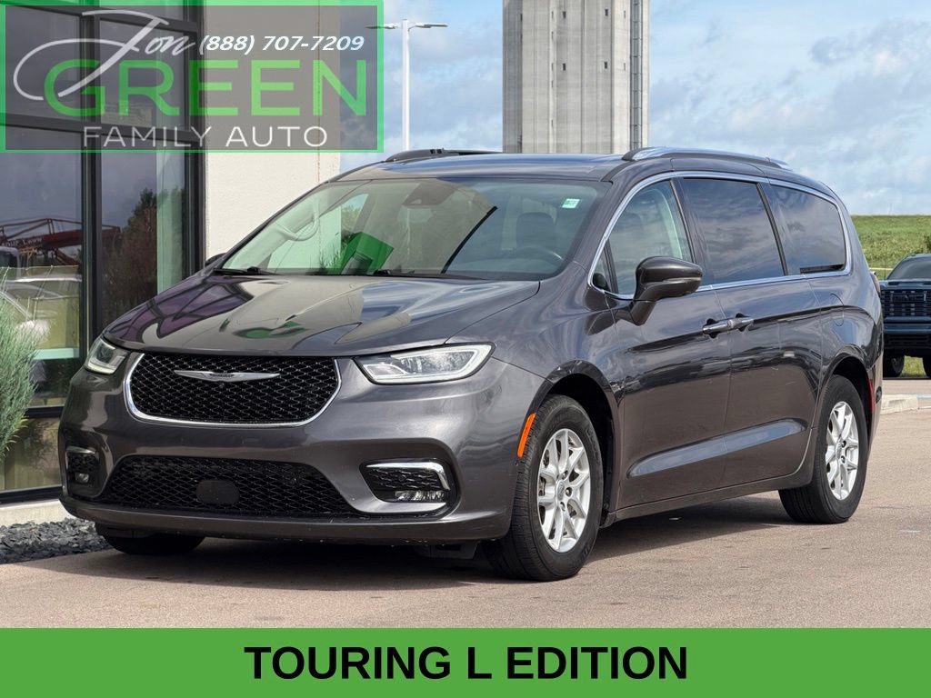 Used 2021 Chrysler Pacifica Touring-L w/ Uconnect Theater Family Group