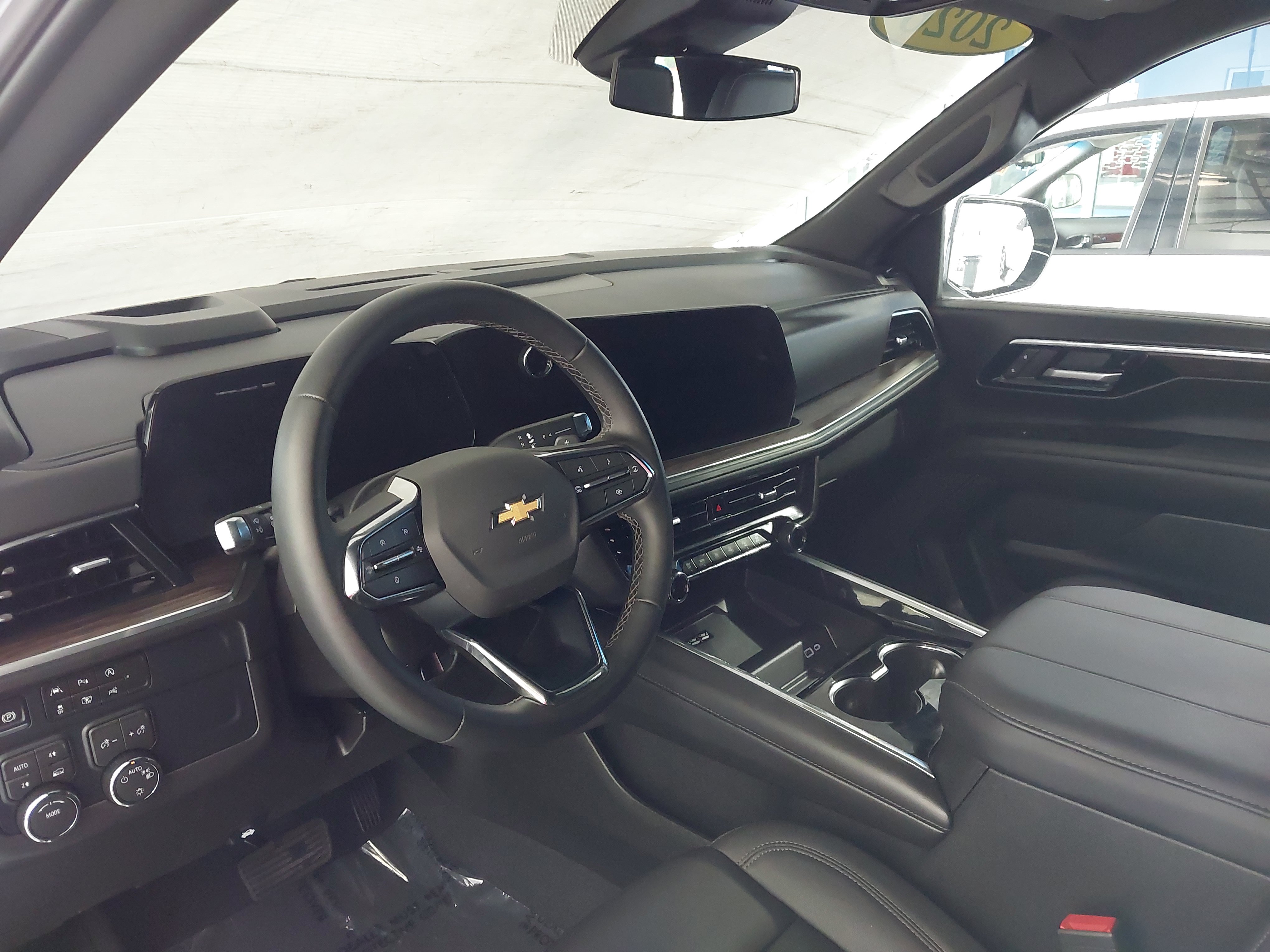Used 2026 Chevrolet Tahoe LT AWD/4WD image 2