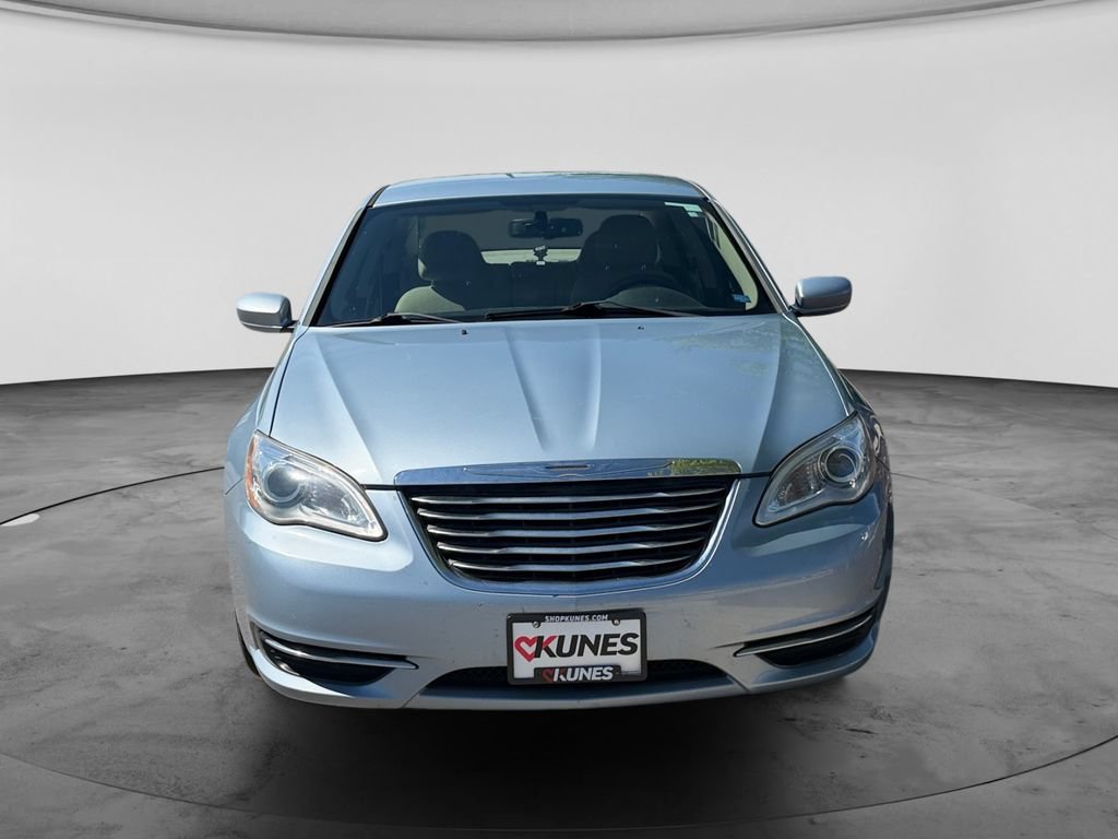 Used 2013 Chrysler 200 LX FWD image 3