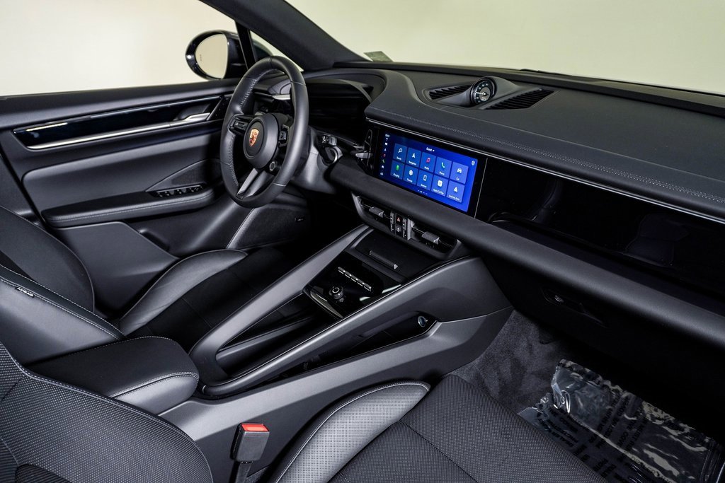 Certified 2025 Porsche Macan Electric image 14
