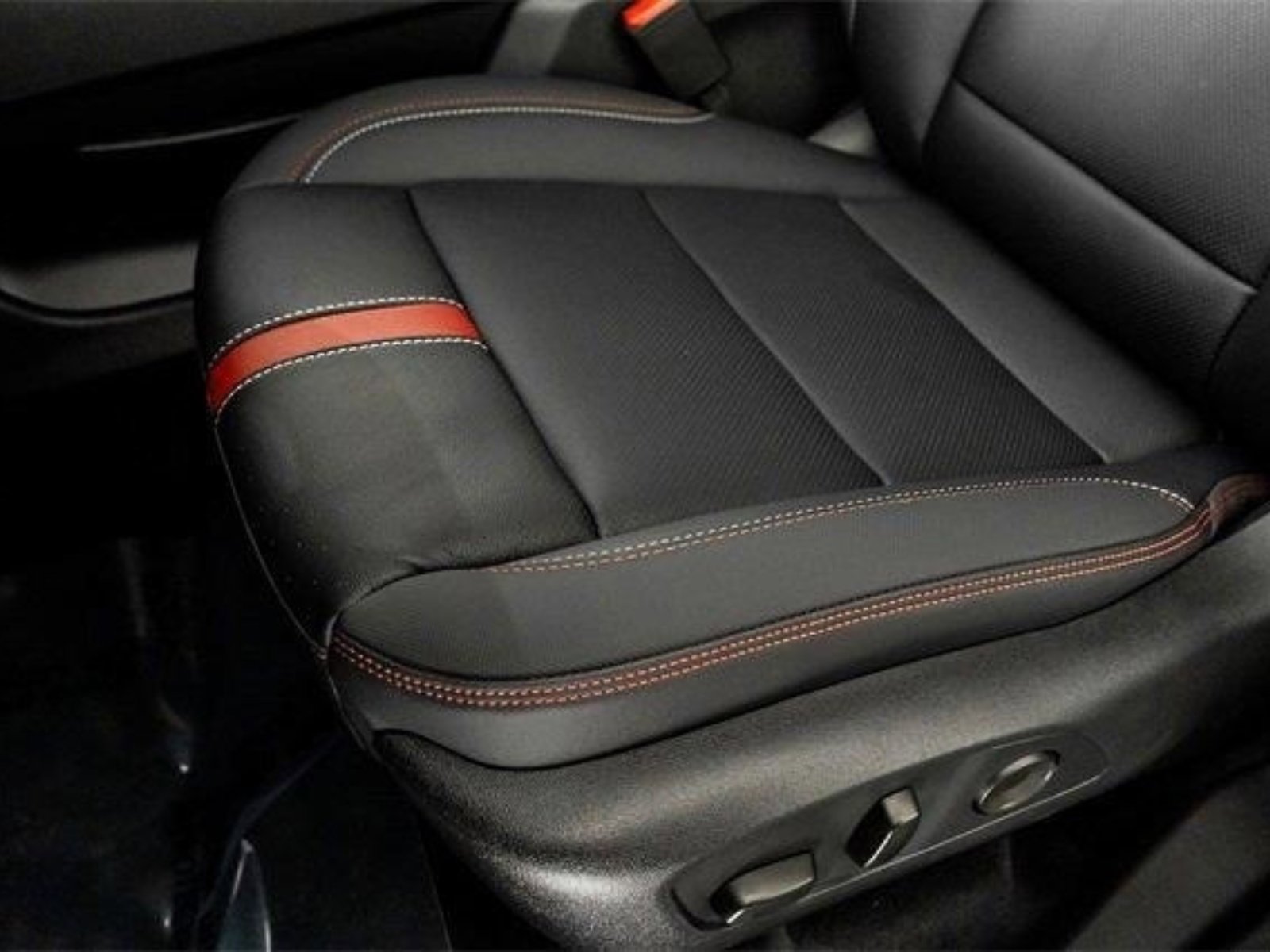 Used 2026 Chevrolet Traverse RS AWD/4WD image 5