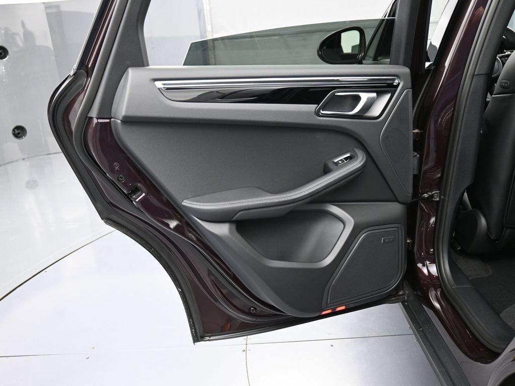 Certified 2026 Porsche Macan AWD/4WD image 23
