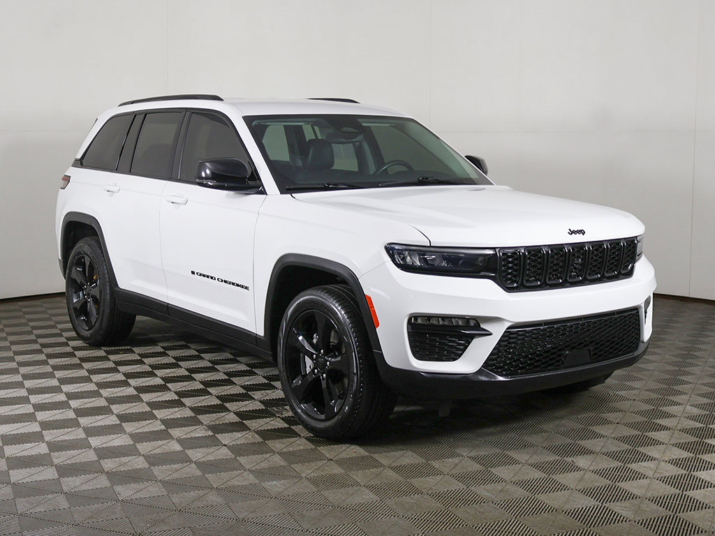 Used 2023 Jeep Grand Cherokee Limited w/ Black Appearance Package AWD/4WD image 2