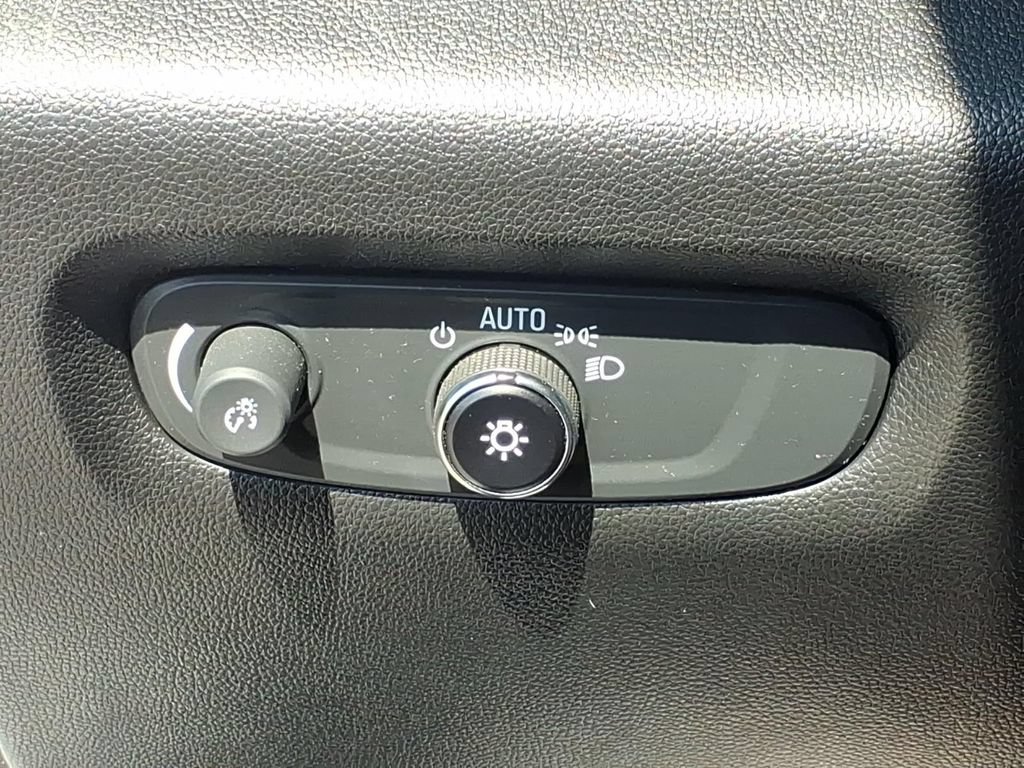 Used 2023 Chevrolet Traverse RS AWD/4WD image 16