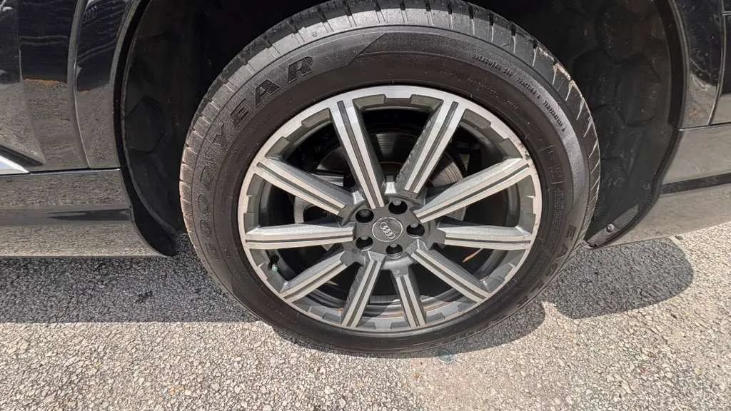 Used 2018 Audi Q7 3.0T Prestige w/ Prestige Package AWD/4WD image 22