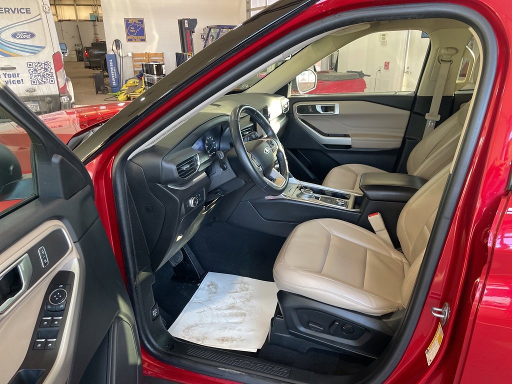 Certified 2022 Ford Explorer XLT w/ Equipment Group 202A image 13