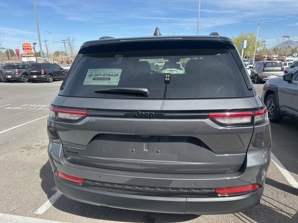 Used 2025 Jeep Grand Cherokee Altitude image 8