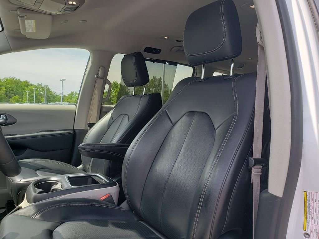 Used 2022 Chrysler Pacifica Touring-L FWD image 21