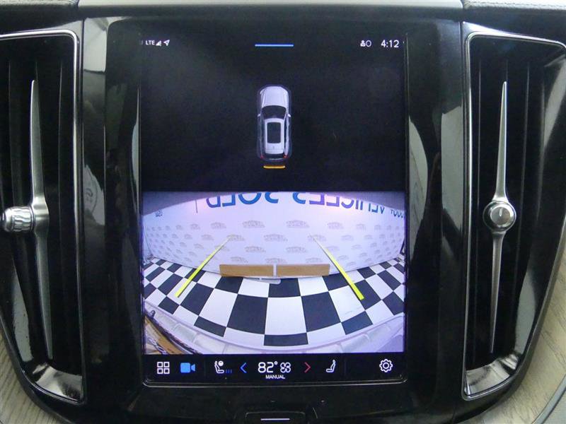 Used 2022 Volvo XC60 B6 Inscription w/ Climate Package image 10