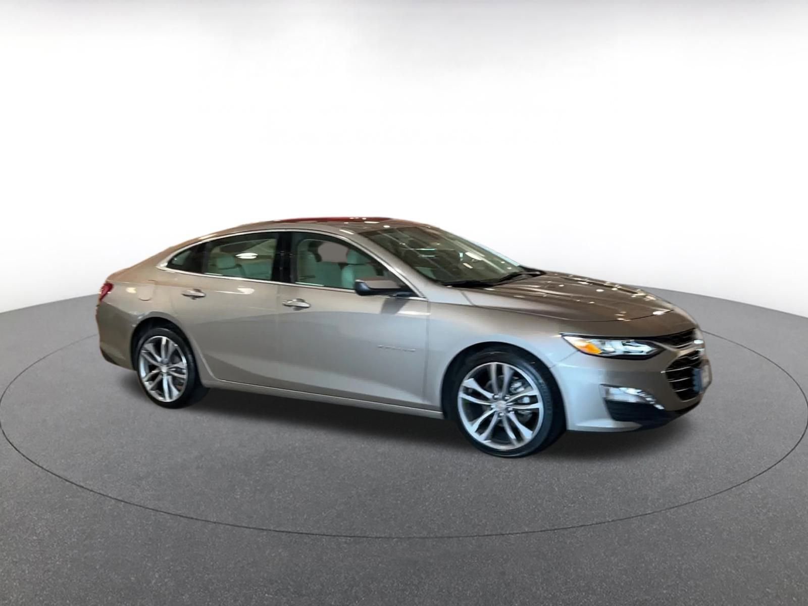 Used 2024 Chevrolet Malibu LT image 2