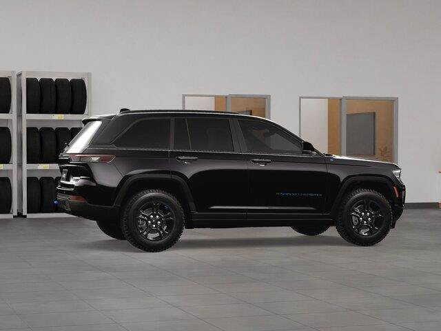 New 2024 Jeep Grand Cherokee Trailhawk w/ Advanced Protech Group II AWD/4WD image 9