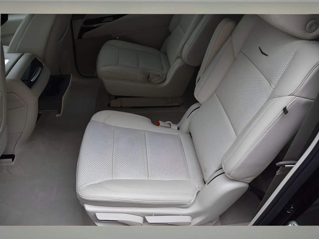 Certified 2026 Cadillac Escalade ESV Platinum Luxury w/ LPO, Radiant Package image 17