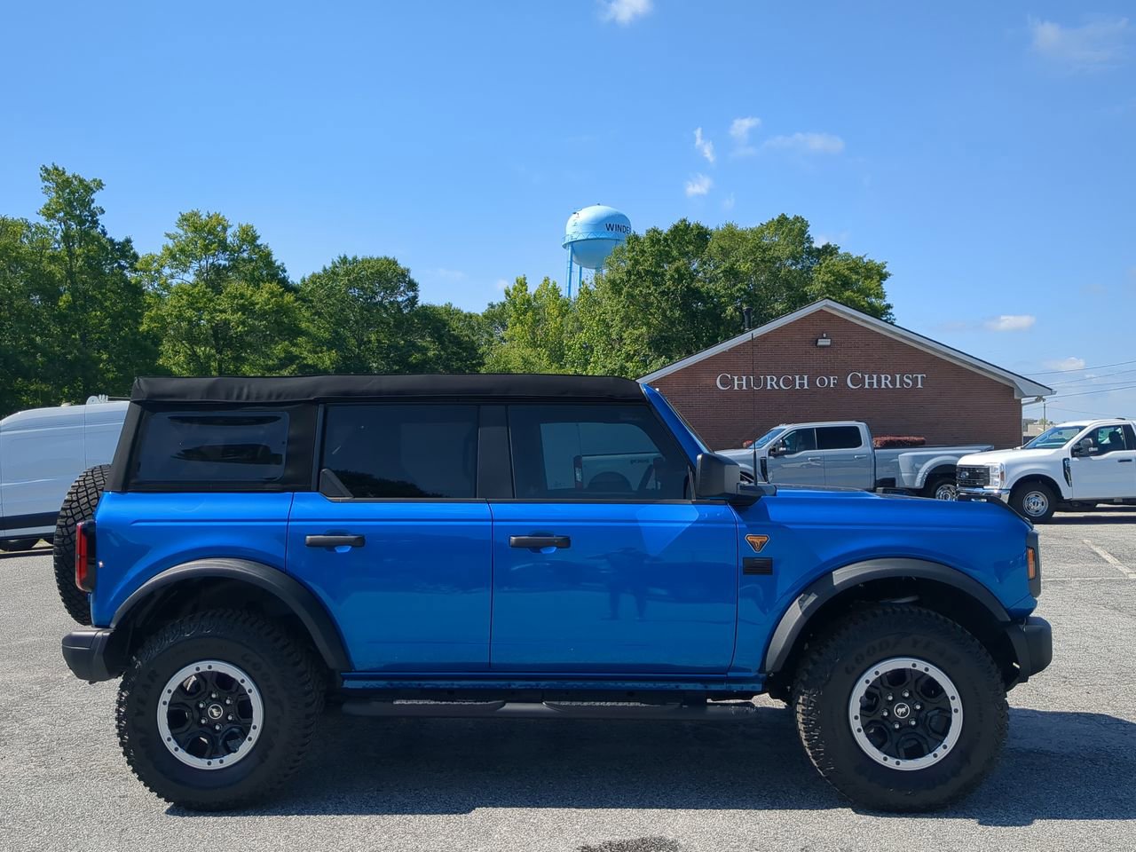 Certified 2023 Ford Bronco Badlands w/ Sasquatch Package AWD/4WD image 2