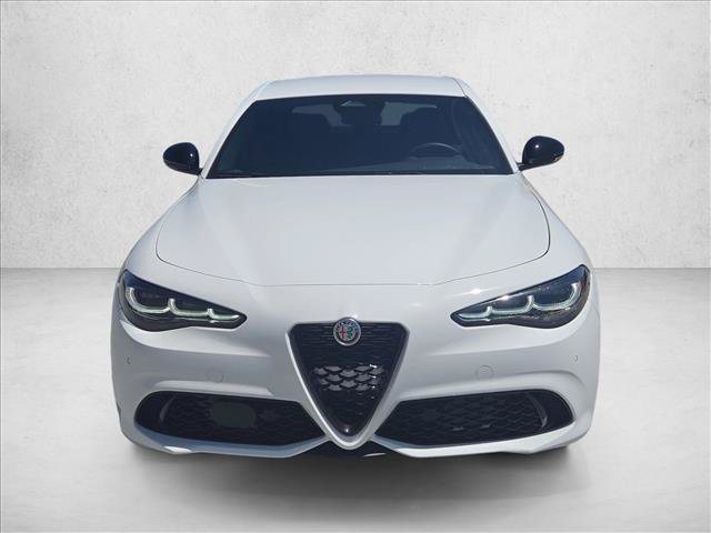 Used 2025 Alfa Romeo Giulia RWD image 2