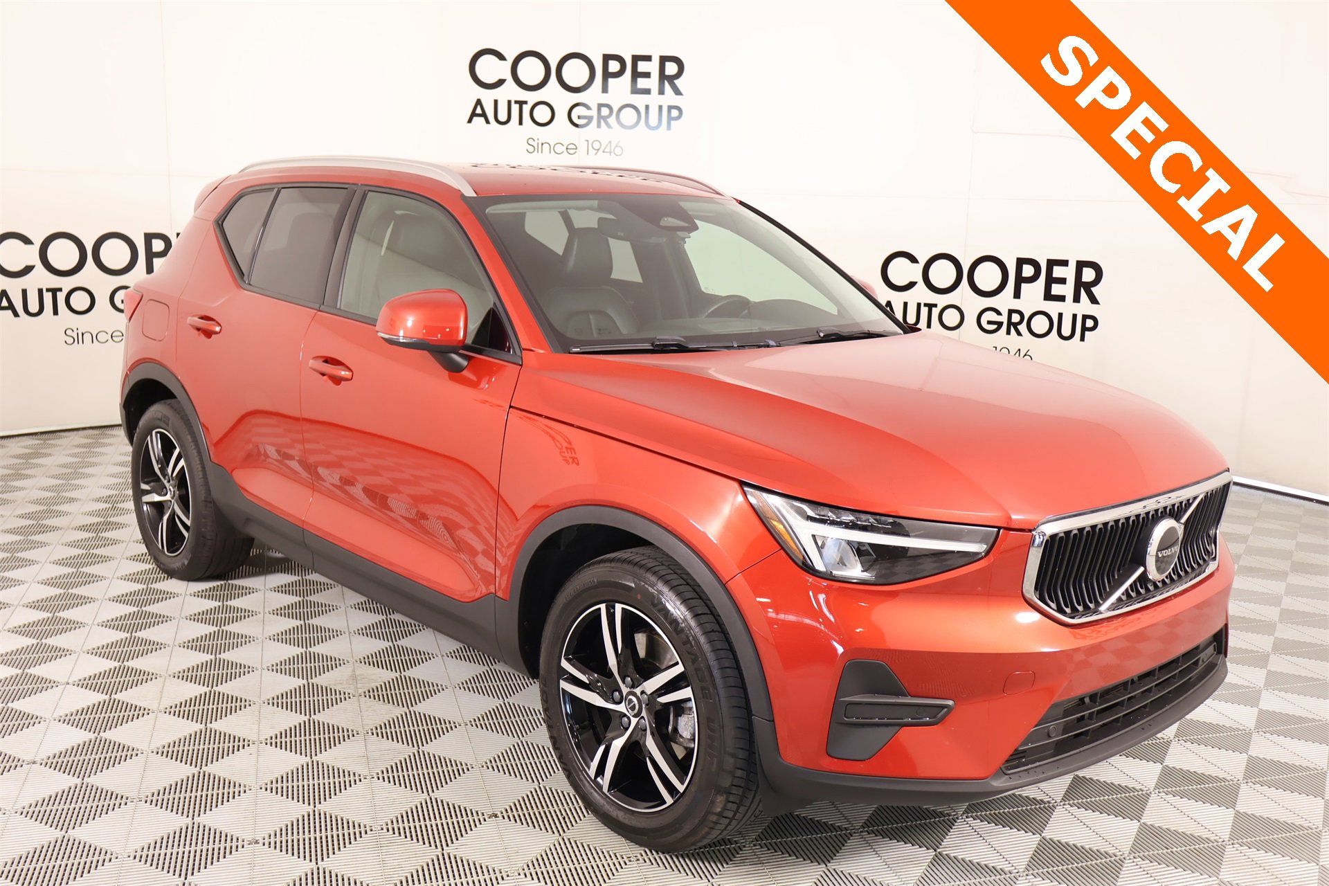 Used 2023 Volvo XC40 B5 Core