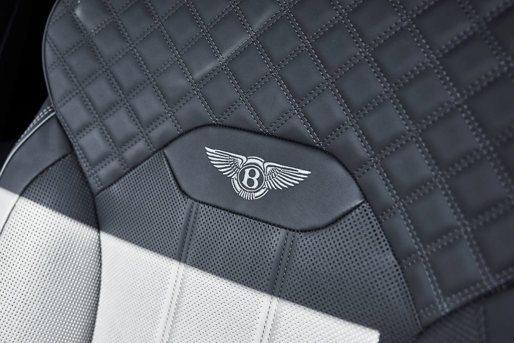 Used 2025 Bentley Bentayga AWD/4WD image 47