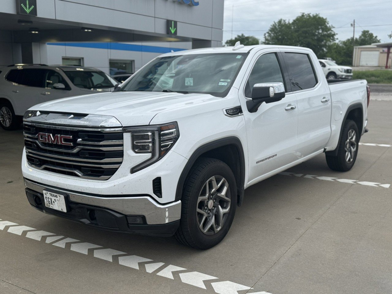 Used 2022 GMC Sierra 1500 SLT w/ SLT Convenience Package image 5