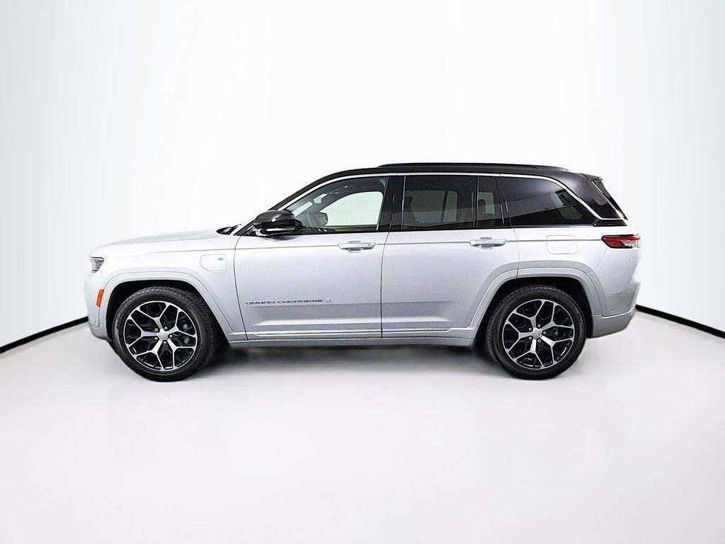 Used 2024 Jeep Grand Cherokee Summit AWD/4WD image 4