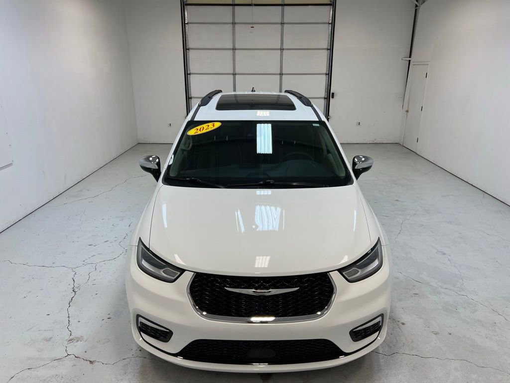 Used 2023 Chrysler Pacifica Limited image 7
