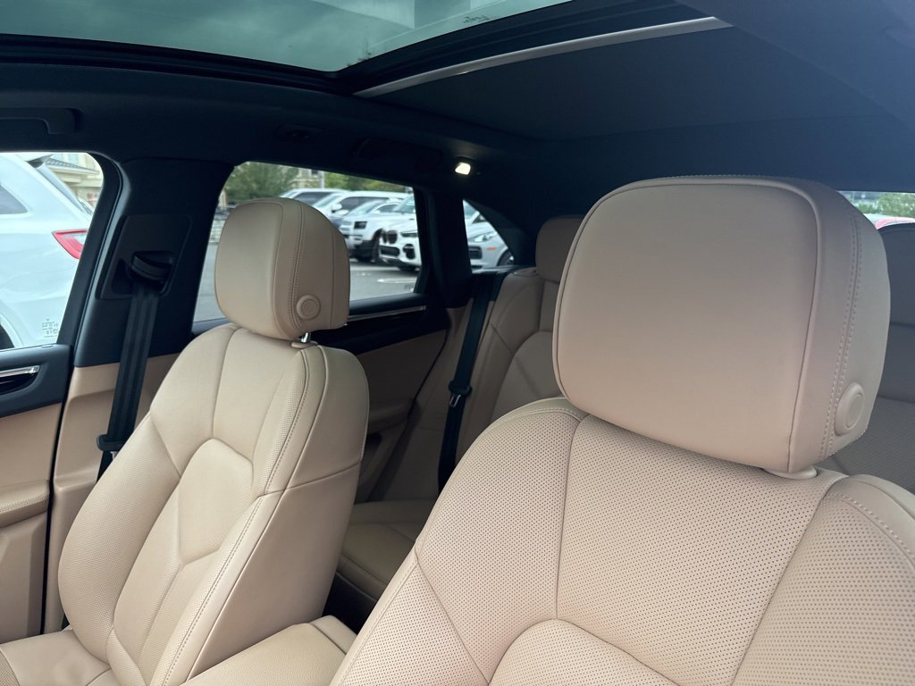 Used 2025 Porsche Macan image 18