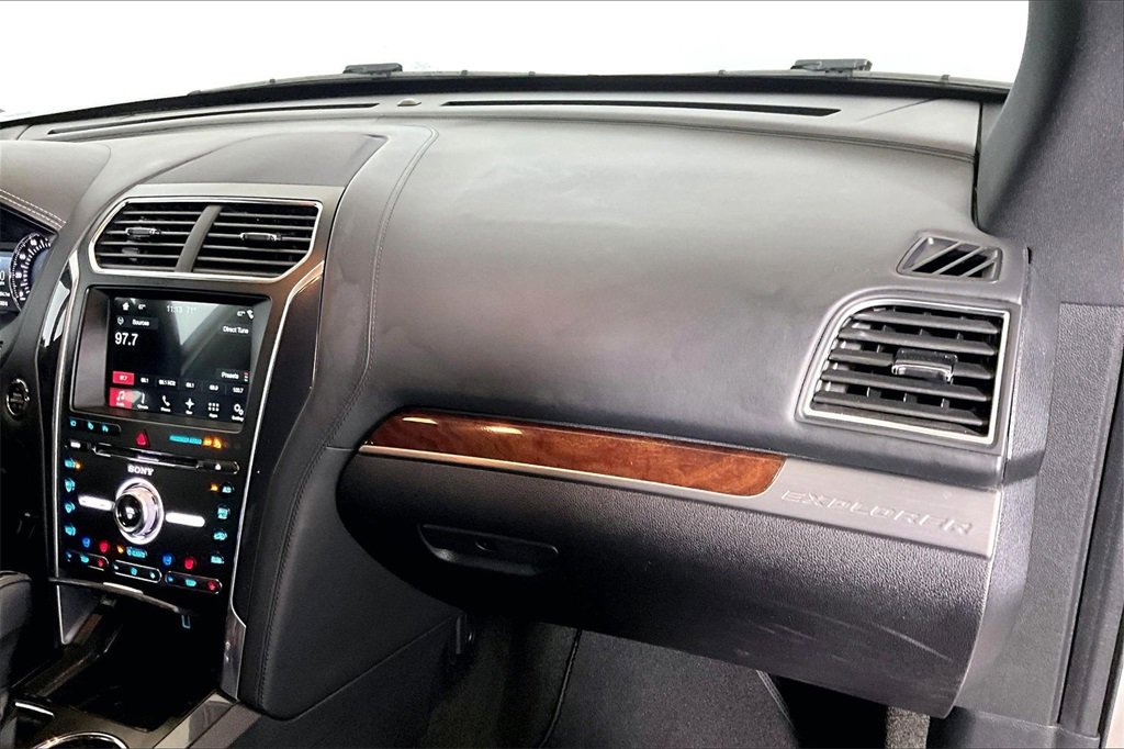Certified 2017 Ford Explorer Platinum image 12