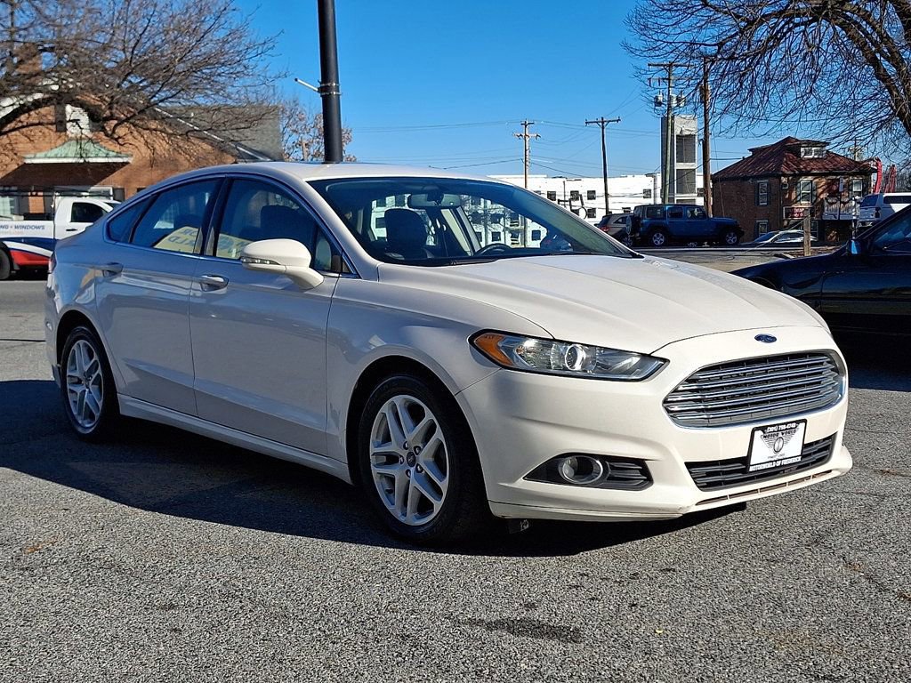 Used 2014 Ford Fusion SE w/ Equipment Group 202A image 3