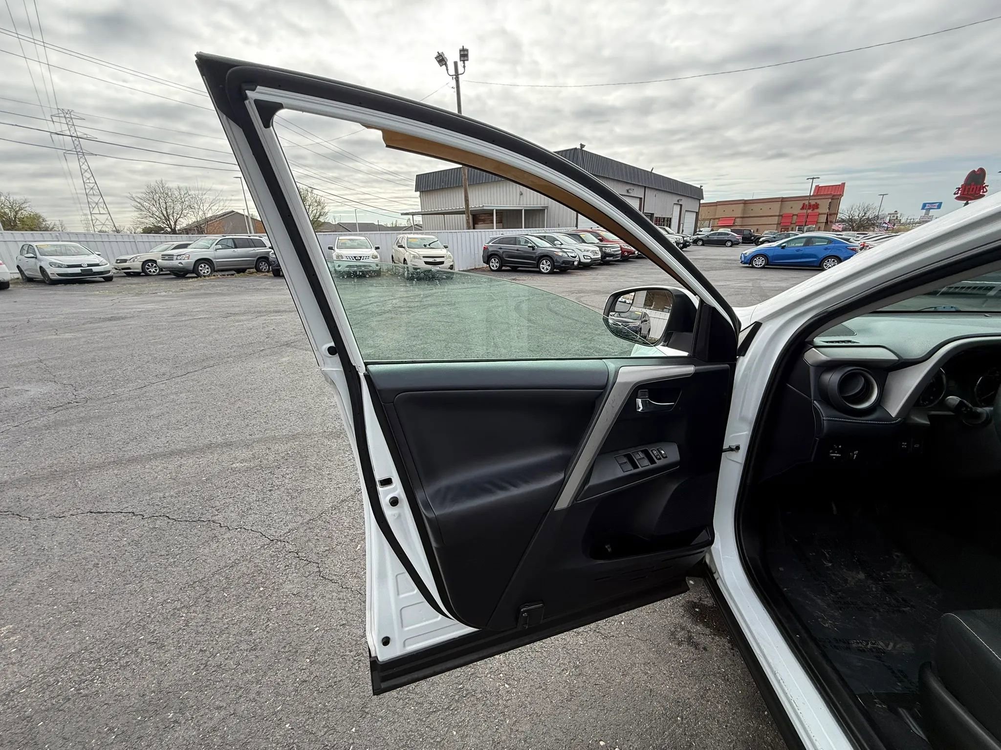 Used 2016 Toyota RAV4 XLE AWD/4WD image 14