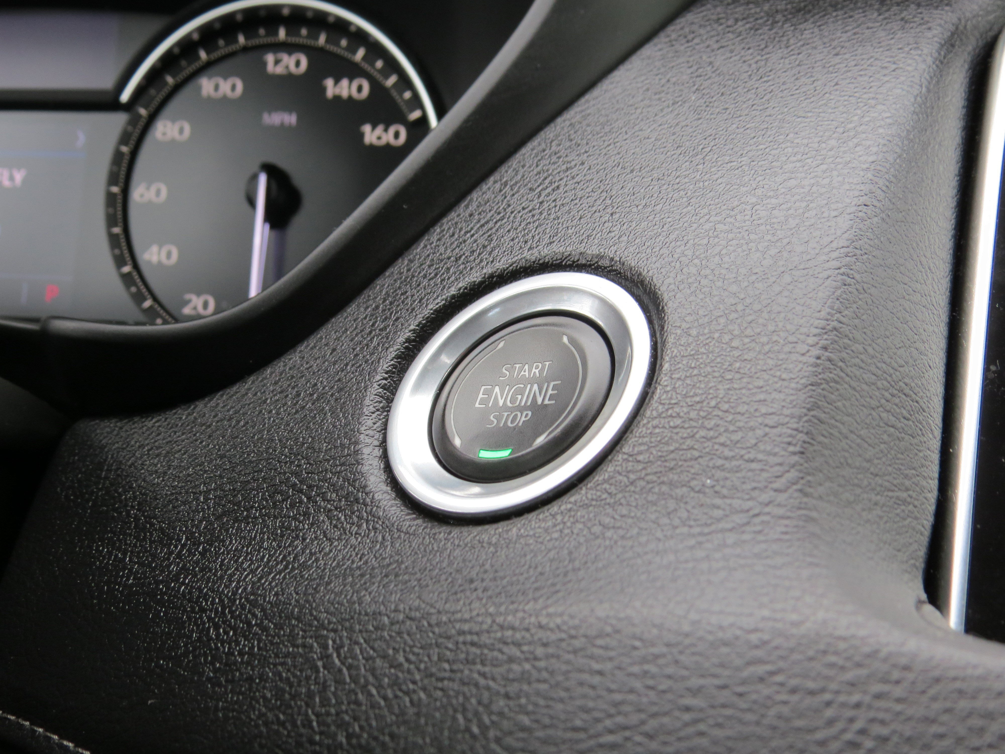 Certified 2023 Cadillac XT4 Luxury w/ Cold Weather Package image 29