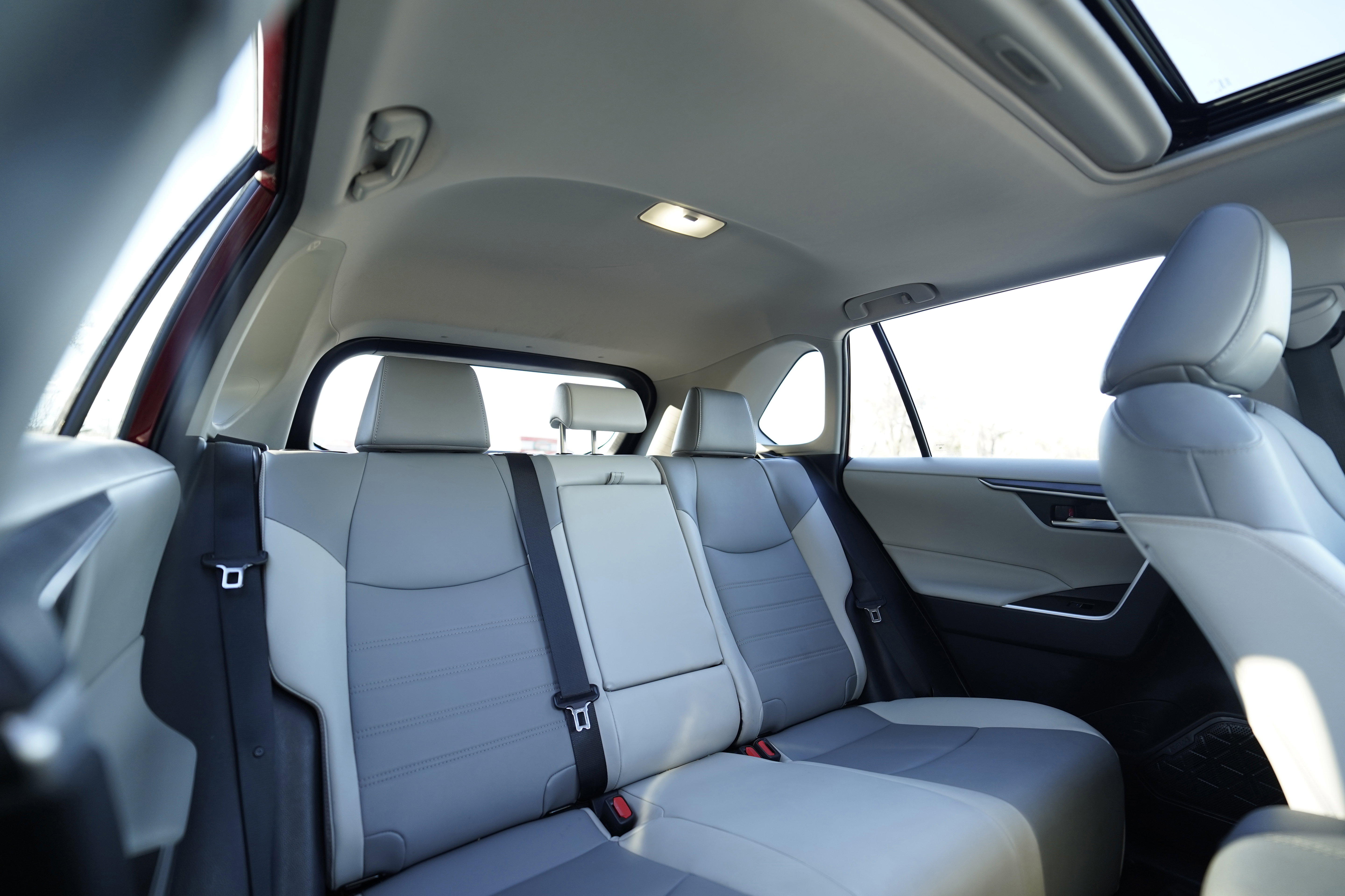 Used 2022 Toyota RAV4 XLE Premium image 12