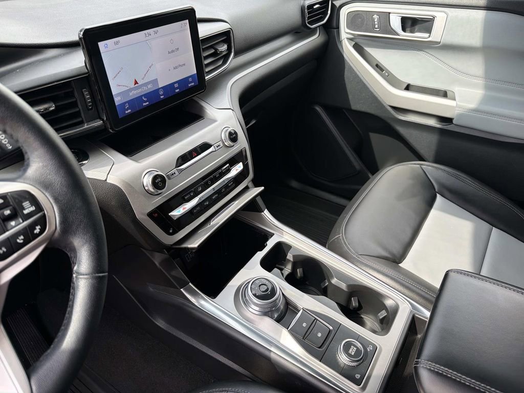 Used 2022 Ford Explorer XLT w/ Equipment Group 202A image 29