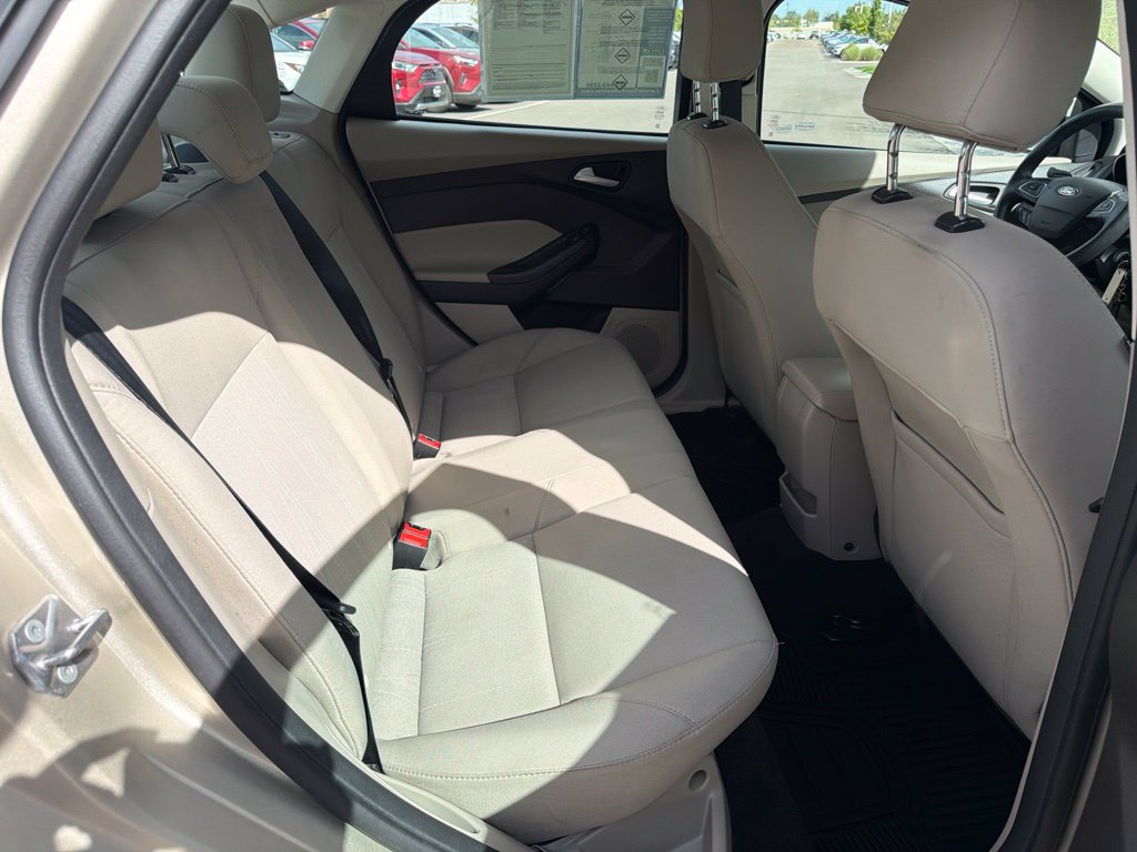 Used 2017 Ford Focus SE w/ Cold Weather Package FWD image 13