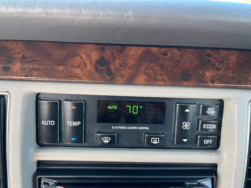 Used 1993 Cadillac Fleetwood Sedan RWD image 20