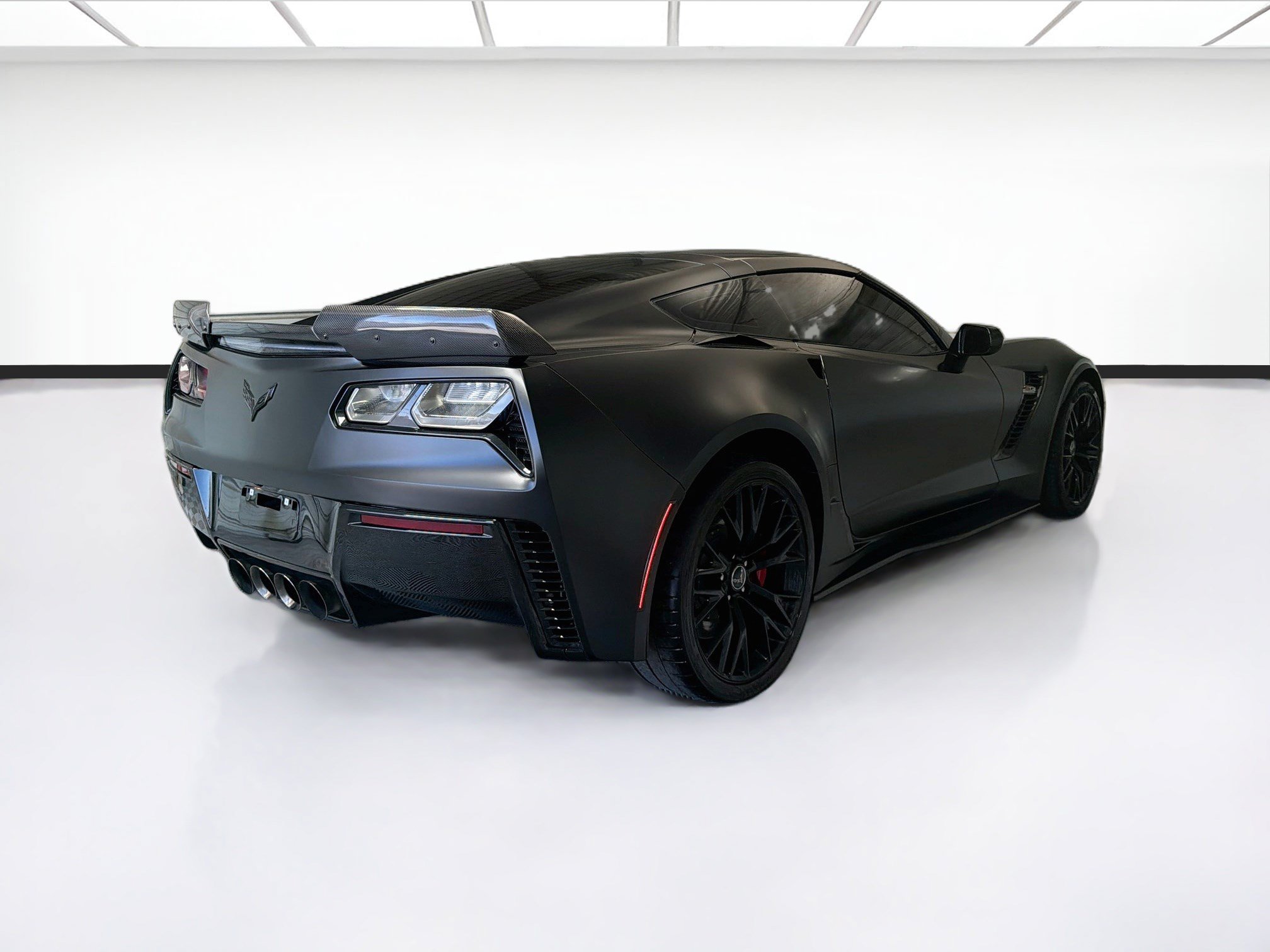 Used 2015 Chevrolet Corvette Z06 w/ 3LZ Preferred Equipment Group RWD image 4