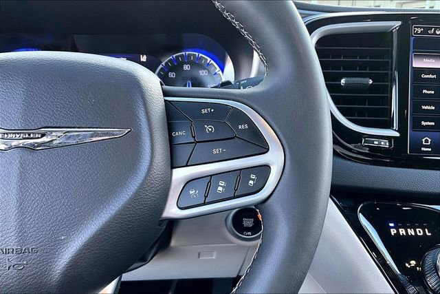 Used 2024 Chrysler Pacifica Touring-L image 12