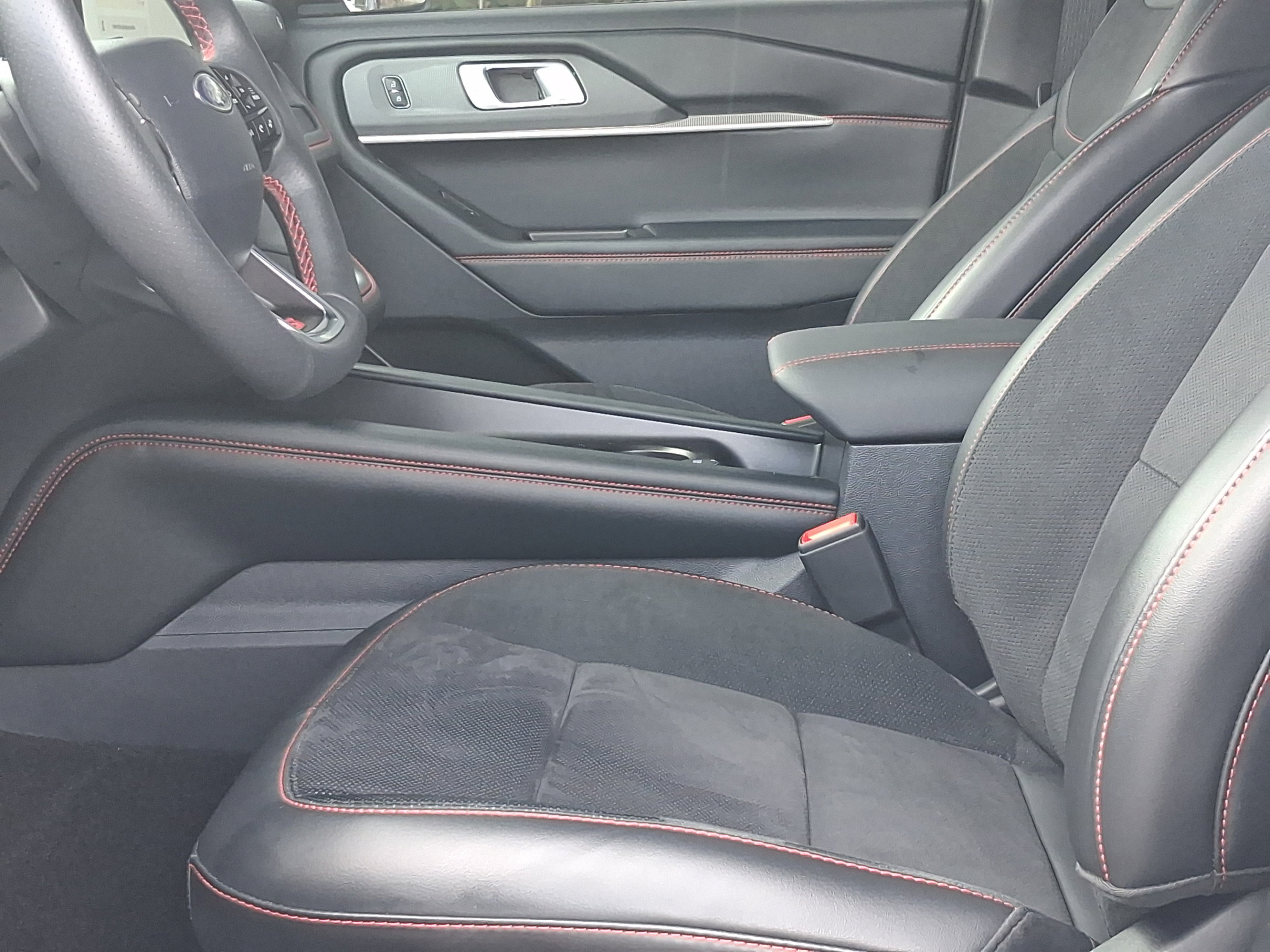 Used 2025 Ford Explorer ST AWD/4WD image 12