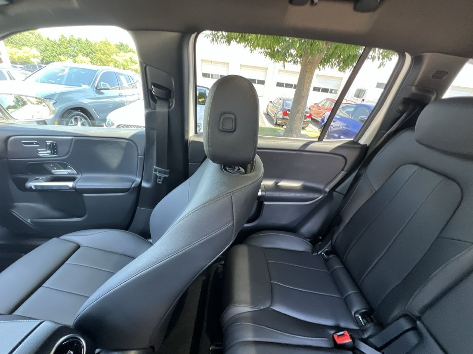 Used 2023 Mercedes-Benz GLB 250 4MATIC image 3