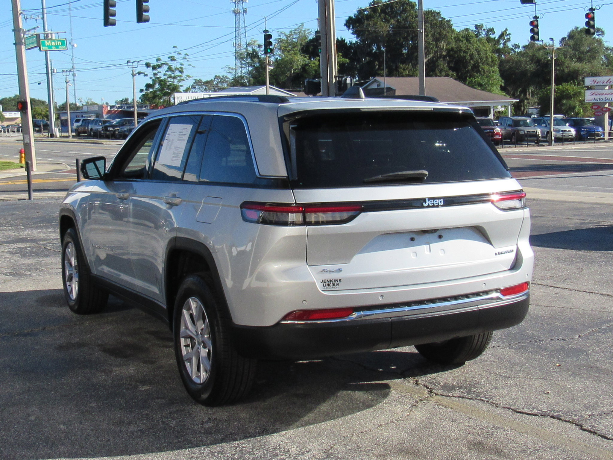 Used 2022 Jeep Grand Cherokee Limited image 6