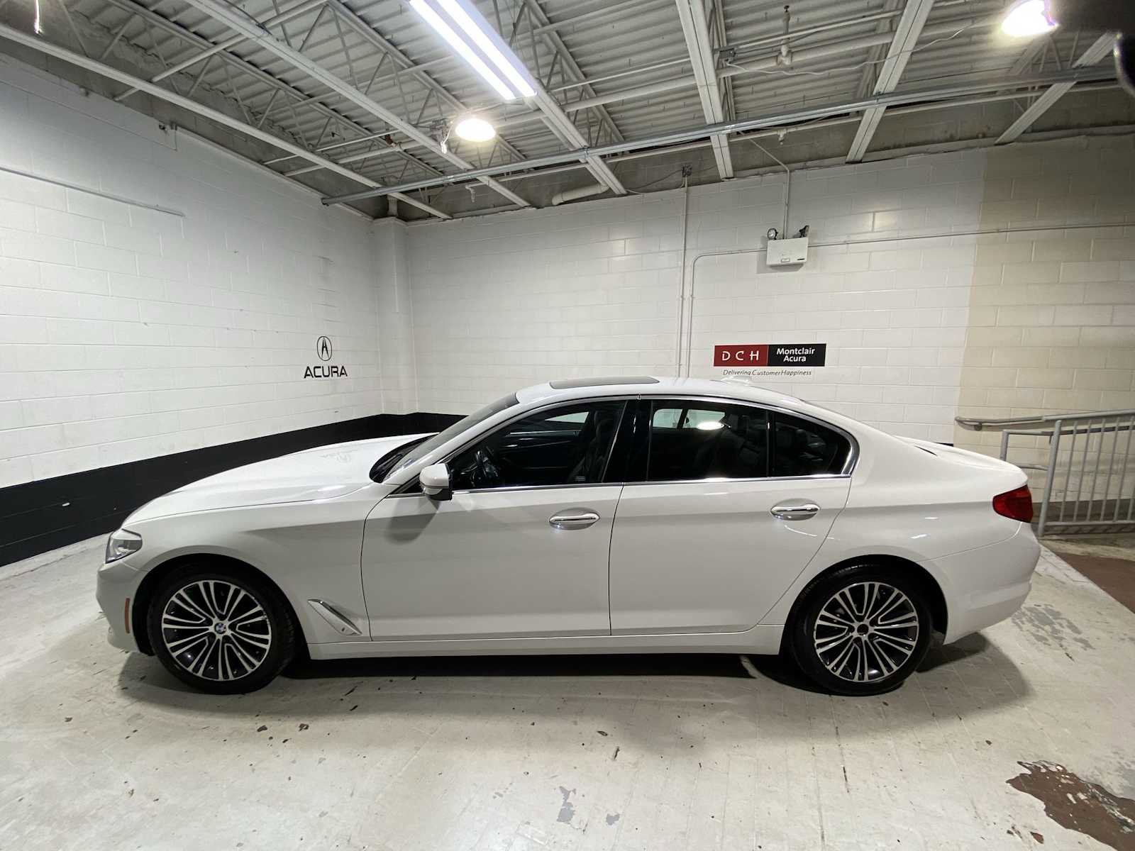 Used 2017 BMW 530i xDrive image 3