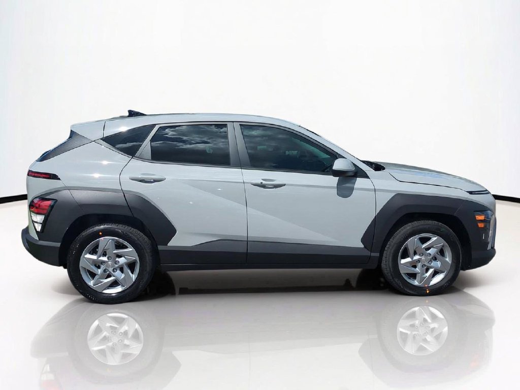 New 2027 Hyundai Kona SE FWD image 4