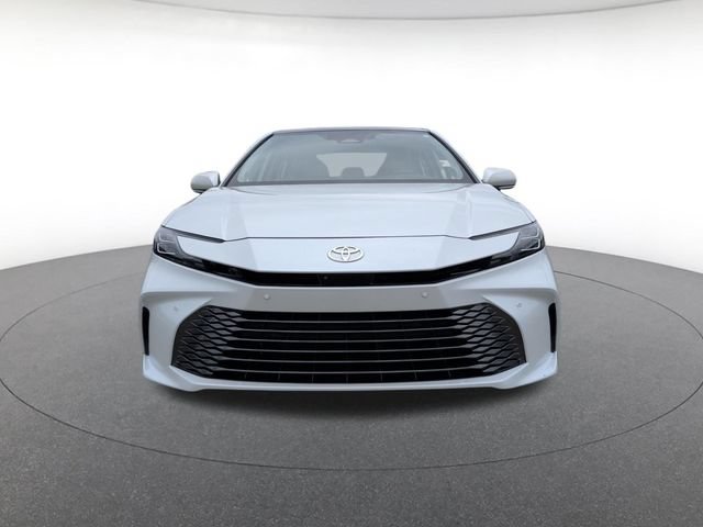 Used 2025 Toyota Camry XLE FWD image 9