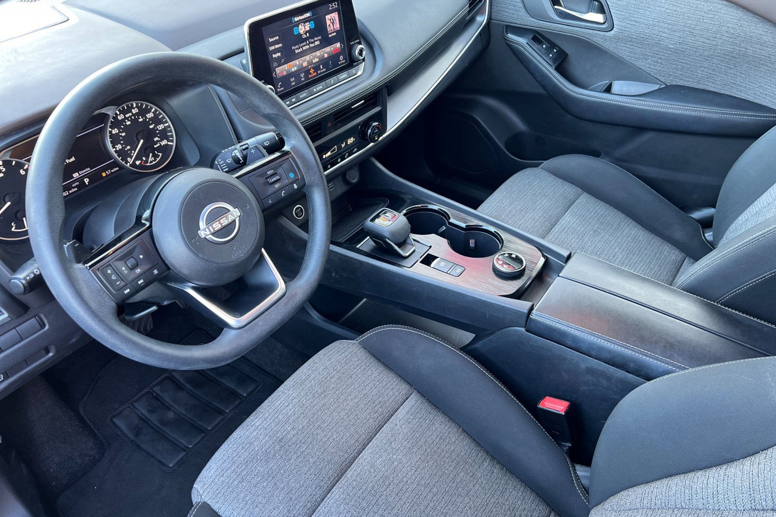 Used 2023 Nissan Rogue SV image 11