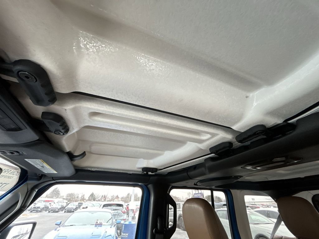 Used 2022 Jeep Wrangler Unlimited Sahara w/ Cold Weather Group image 28